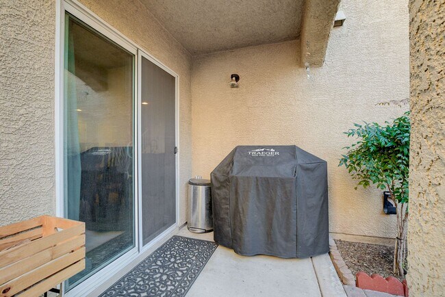 Building Photo - Stunning 3 Bed Home with Loft, Den & Upgraded Kitchen