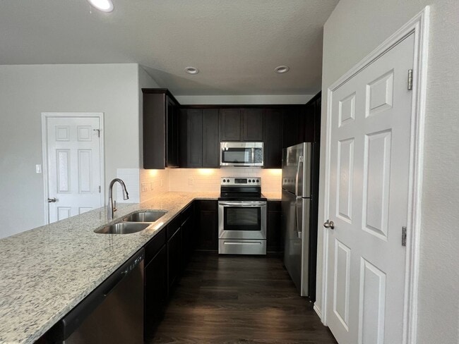 Building Photo - Luxury 3/2 Townhouse in Seguin, Texas