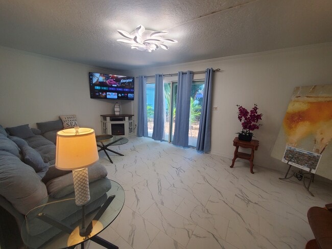 Building Photo - 279 S Brevard Ave