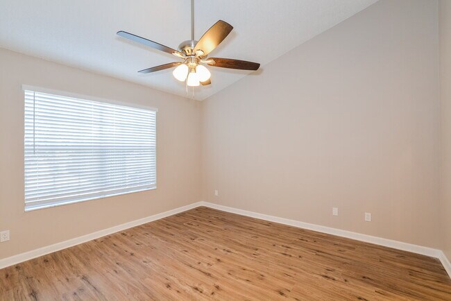 Building Photo - 803 Hillary Ct