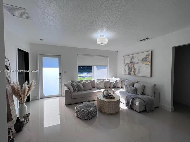 Building Photo - 14830 Miami Lakeway S