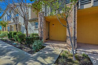 Building Photo - 2 Bed | 2 Bath | 1,293 Sq Ft