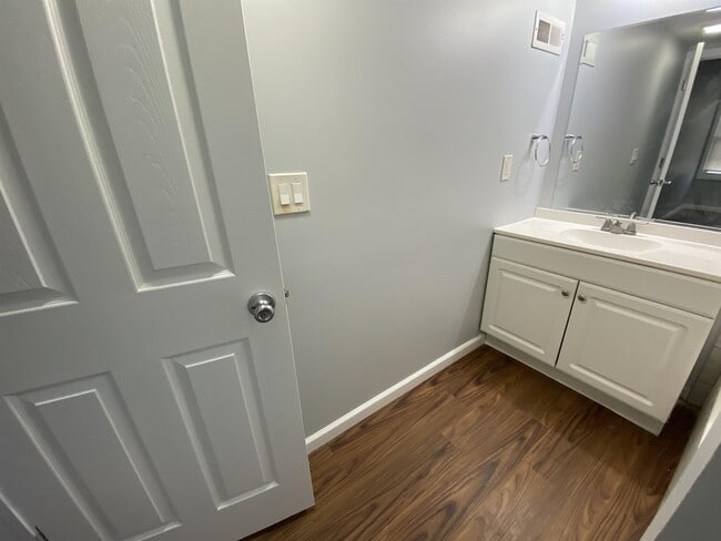 Building Photo - 112 Laurel St