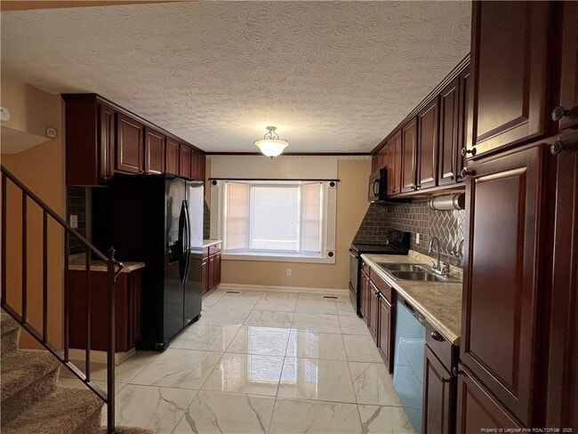 Building Photo - 136 Brocton Dr
