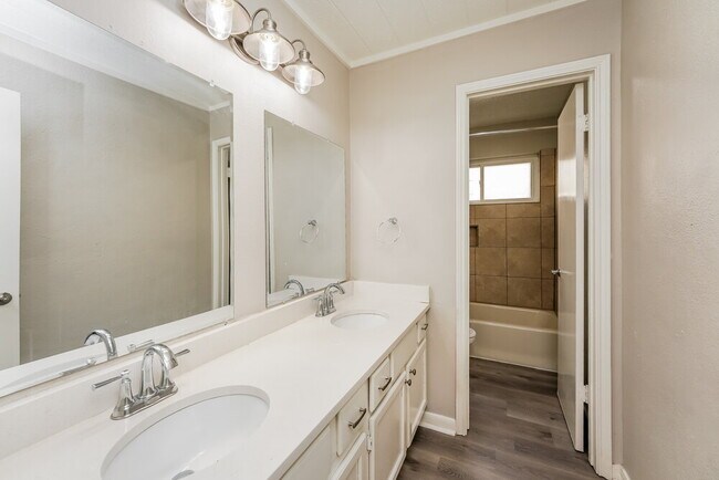 Building Photo - 2677 Steppington St