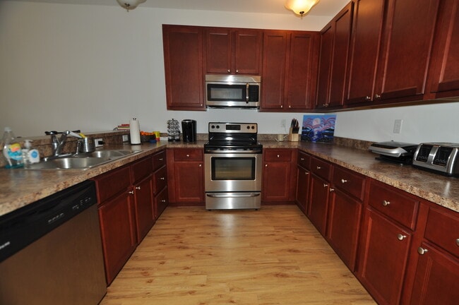 Building Photo - Kings Pointe at Western Branch