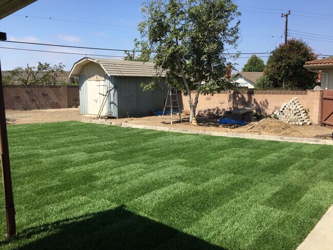 Building Photo - One story home on a HUGE lot in Central Camarillo