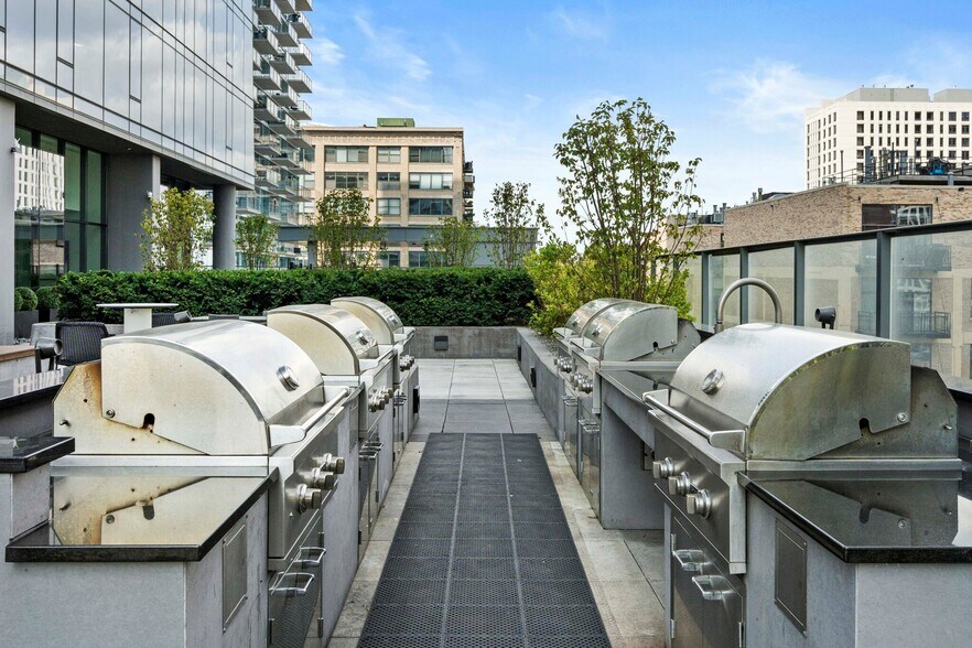 Building Photo - 1342 S Michigan Ave