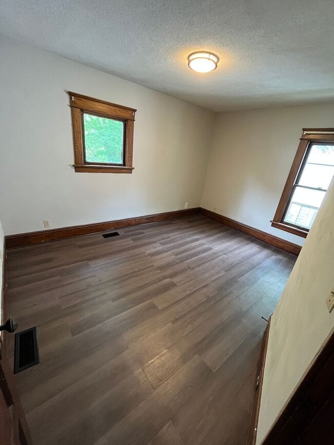 Building Photo - 549 Pine St