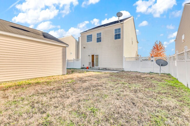 Building Photo - 16 Bushwood Dr