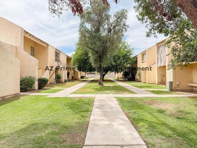 Building Photo - 4440 W Solano Dr N