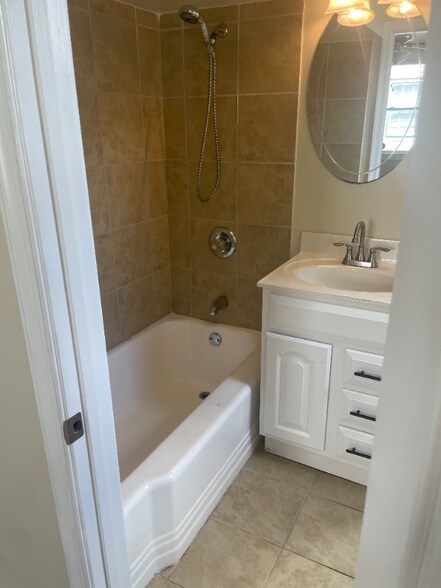 Building Photo - 3107 Scott St