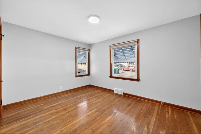 Building Photo - 1414 Comet Dr