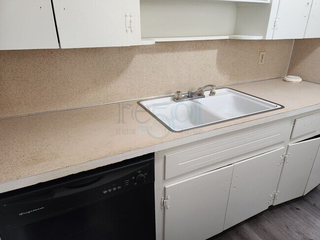 Building Photo - Riverdale Bungalo