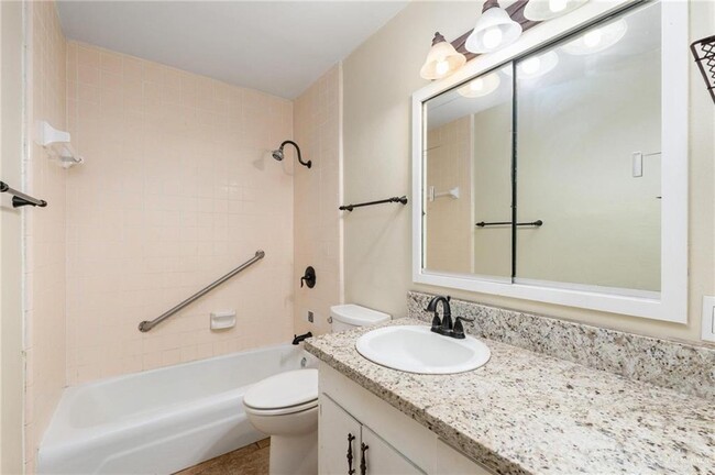 Building Photo - 2625 Village Dr