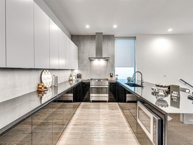 Building Photo - 825 NW 6th St