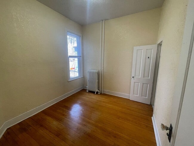 Building Photo - Beautiful 3 Bedroom Home