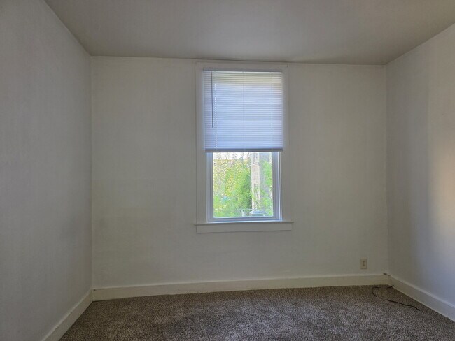 Building Photo - 1 Bedroom Apartment in the Heart of Applet...