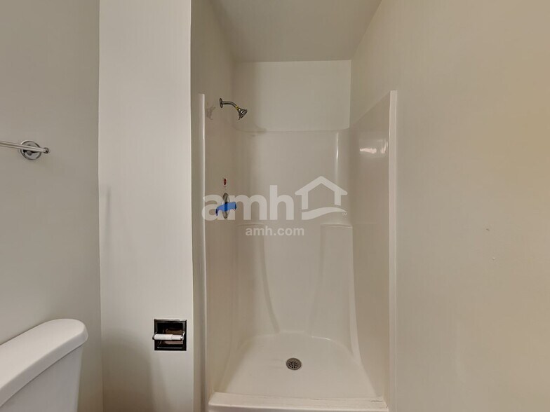 Building Photo - 2012 Primrose Dr