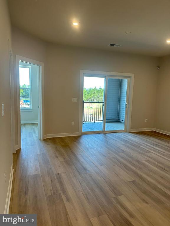 Building Photo - 43799 Middleway Ter