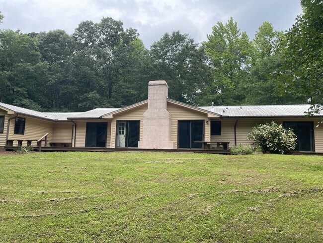 Building Photo - 170 Longview Dr