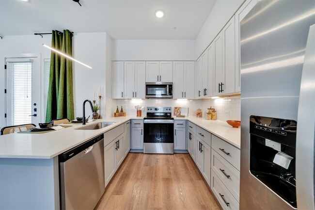 Building Photo - 1601 Mustang Dr