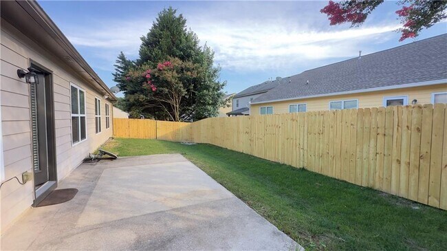 Building Photo - 2016 Jameson Cir NE