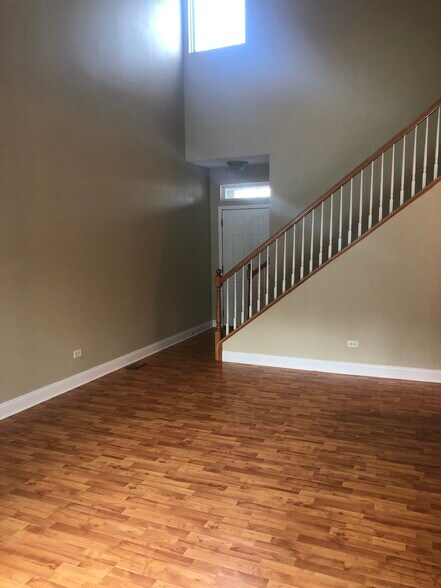 Building Photo - 1109 Clover Dr