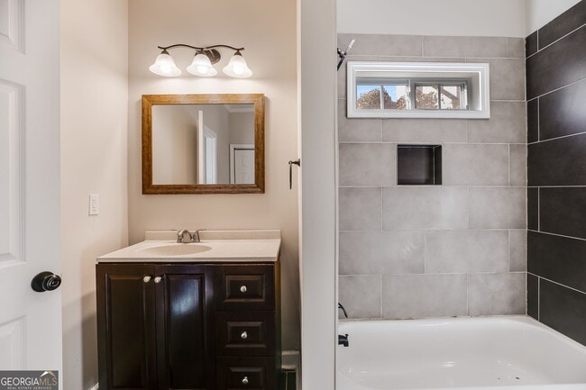 Building Photo - 960 N Grand Ave NW