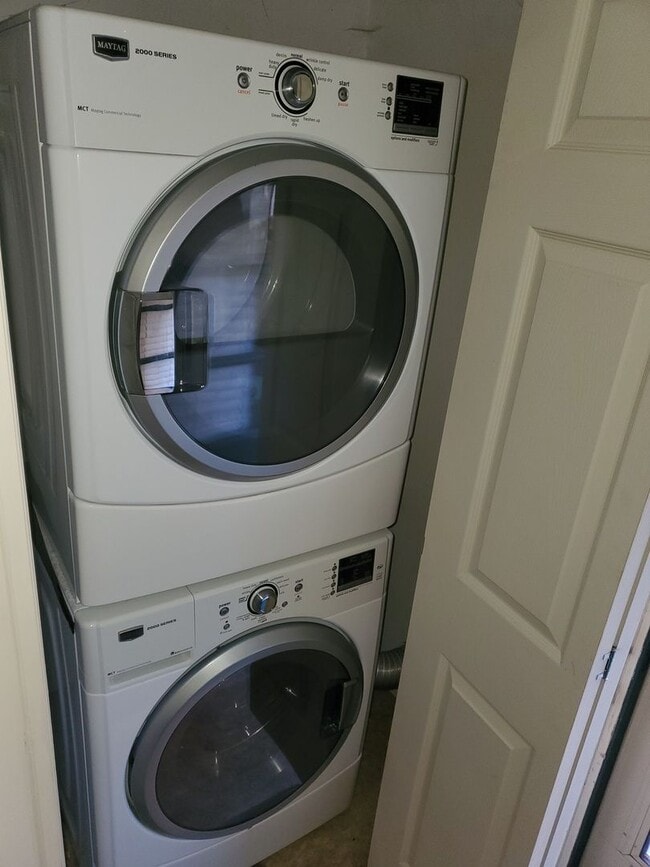 Building Photo - Cozy 1Bd/1Bth Upstairs Apartment in Freder...