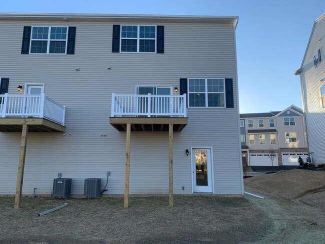 Building Photo - 1855 Shady Ln