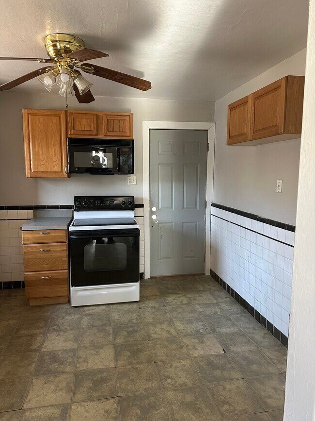 Building Photo - 7007 Paisley Dr