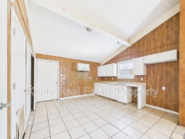 Building Photo - 111 Sternberg Dr