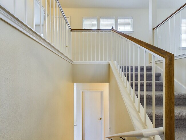 Building Photo - 15123 Meredith Ln