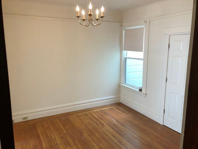 Building Photo - Classic spacious San Francisco Flat in popular Inner Sunset District w/garage parking! OPEN HOUSE...