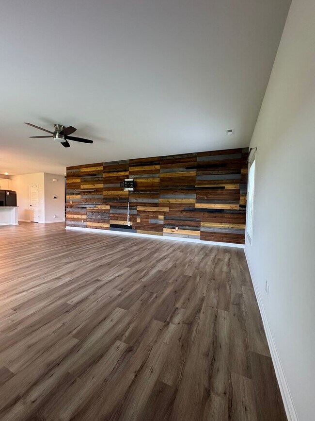 Building Photo - 203 Rye Cir
