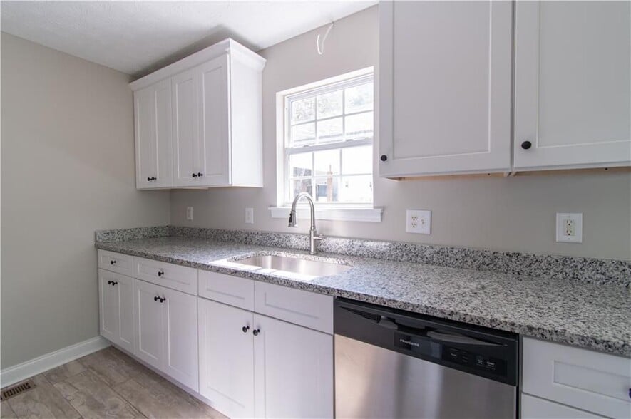 Building Photo - 270 Irwin Mill Rd SE