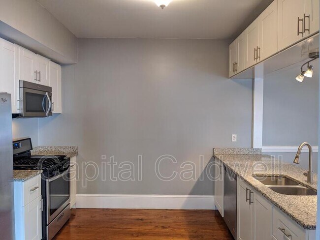 Building Photo - 304 E Hanna Ave