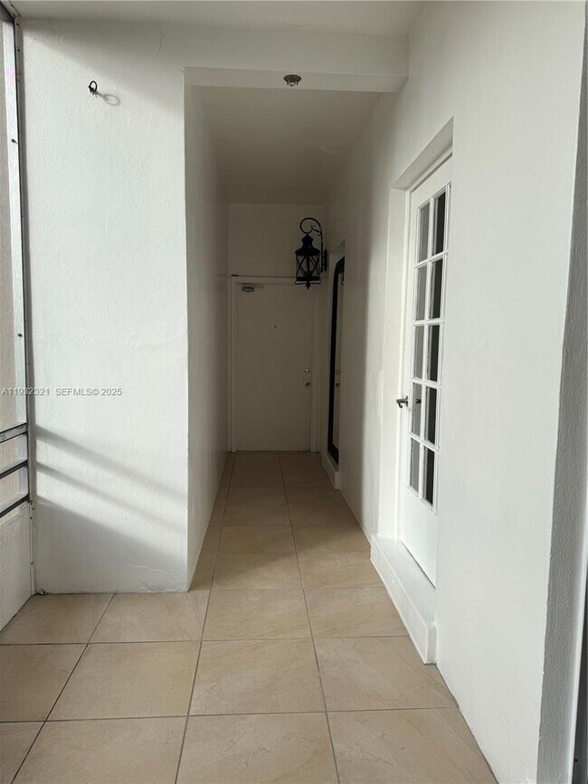 Building Photo - 2431 SW 82nd Ave