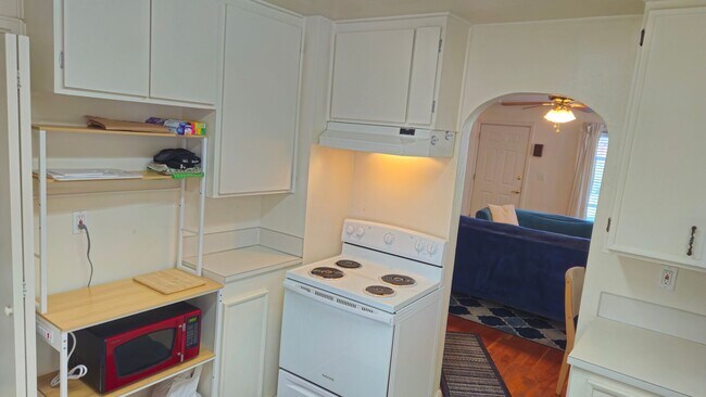 Building Photo - Charming 3 bedroom, 2 bathroom Home by the Foothills and Close to Downtown Boise