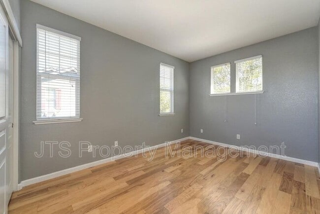 Building Photo - 280 Soaring Hawk Ln