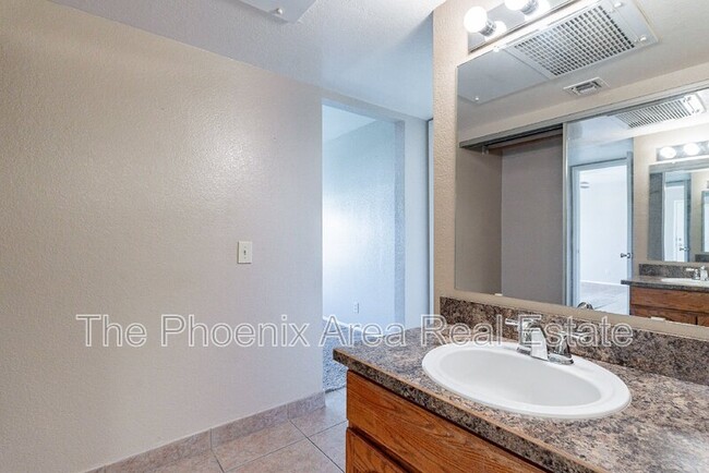 Building Photo - 16657 E Gunsight Dr