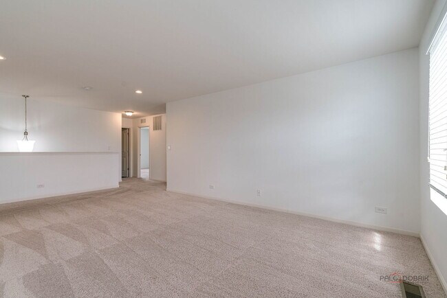 Building Photo - 202 Minuet Cir