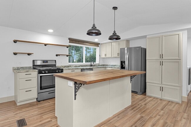 Building Photo - 5500 Penny Rd