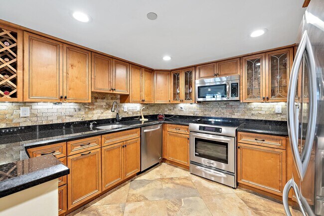 Building Photo - 533 Oak Harbour Dr