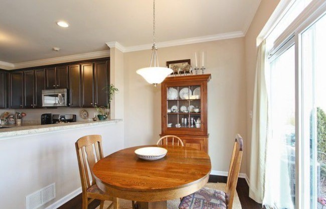 Building Photo - 1034 Ravendale Ct