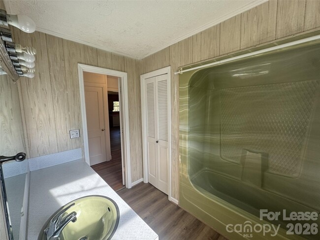 Building Photo - 1203 Hibriten Dr SE