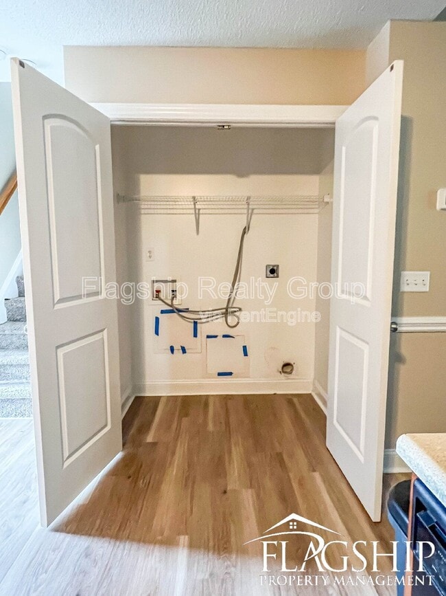 Building Photo - 2313 Sadler Dr