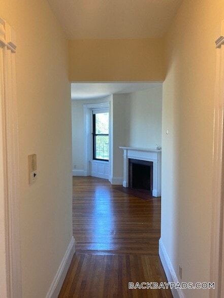 Building Photo - 504 Beacon St