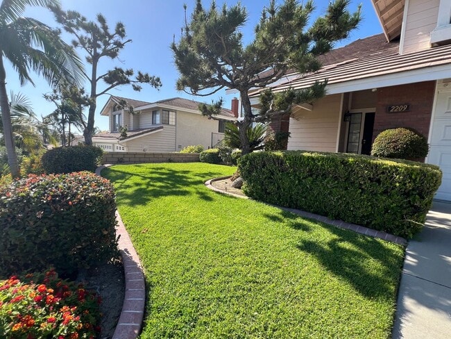 Building Photo - Orange - 4 Bed House for Lease - Pool & Spa - 3 Car. Gar.